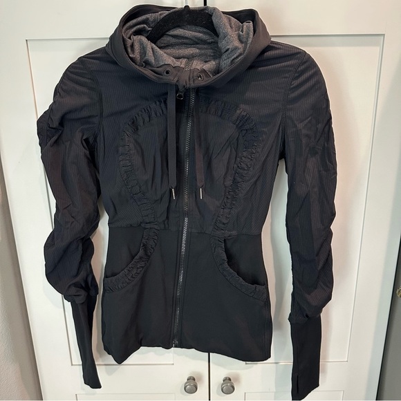 Lululemon size 4 reversible dance studio jacket Women's Black Hooded Jacket - Picture 1 of 8